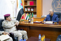 الرئيس الزُبيدي يناقش مع وزير الدفاع آخر المستجدات الميدانية في جبهات المواجهة مع مليشيا الحوثي