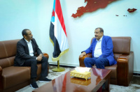 اللواء بن بريك يلتقي بالشيخ حسن البنان