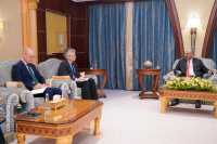 الرئيس الزُبيدي يبحث مستجدات العملية السياسية مع مبعوث مملكة السويد