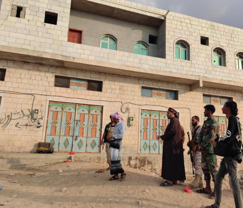 رئيس تنفيذية انتقالي سقطرى يطلع على أعمال تأهيل المقر الجديد للقيادة المحلية للمجلس بالمحافظة