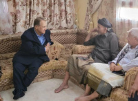 فريق الحوار الوطني الجنوبي الداخلي يزور اللواء الصبيحي في منزله بلحج