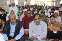 الكثيري وبامعلم والمحمدي يؤدون صلاة العيد مع جموع المواطنين في المكلا