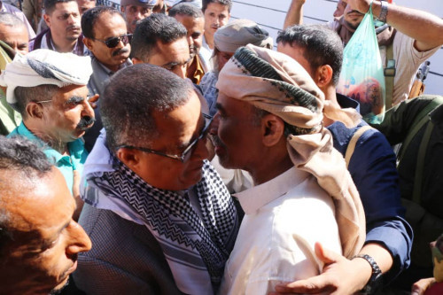 يتقدمهم الدكتور الخُبجي.. قيادات من المجلس الانتقالي تزور اللواء محمود الصبيحي