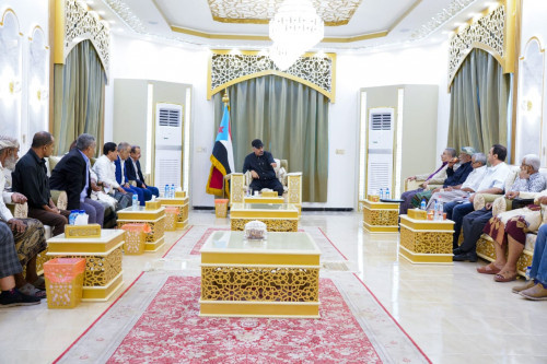 الرئيس الزُبيدي يعقد اجتماعا بكتلة أبين في الجمعية الوطنية وأعضاء الأمانة العامة من أبناء المحافظة