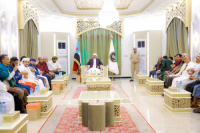 الرئيس الزُبيدي يستقبل وفد حضرموت المشارك في اللقاء التشاوري الجنوبي