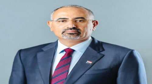 الرئيس الزُبيدي يُعزَّي في وفاة المناضل أحمد قاسم الشاعري