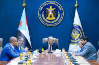 الرئيس الزُبيدي يطّلع على سير العمل في مصافي عدن