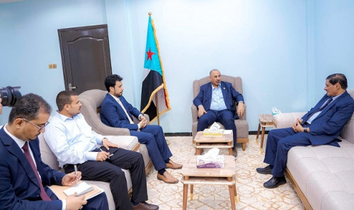 الرئيس الزُبيدي يطلع من اللواء البحسني على مستجدات الأوضاع في حضرموت