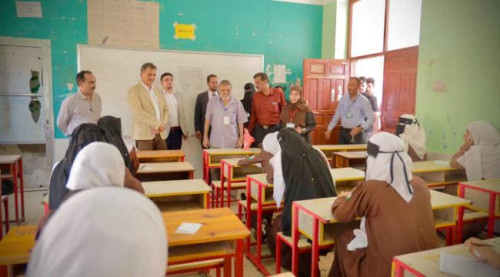 لملس يطّلع على سير العملية الامتحانية في مدرستي عبدالباري قاسم للبنات والدولية للبنين