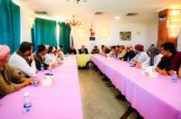 اللواء بن بريك يلتقي وفداً من حكماء ومشايخ ومقادمة قبائل نهد في حضرموت