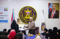 انتقالي العاصمة عدن يكرم عدداً من قدامى المعلمات في المدارس الابتدائية والثانوية