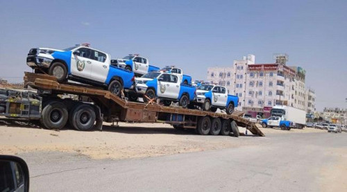 بدعم من الإمارات.. وصول الدفعة الأولى من السيارات الأمنية إلى شبوة