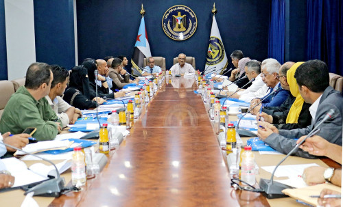 الأمانة العامة بالانتقالي تنظم ورشة تعريفية عن البنية التنظيمية للمجلس ولوائحه المستحدثة في العاصمة عدن