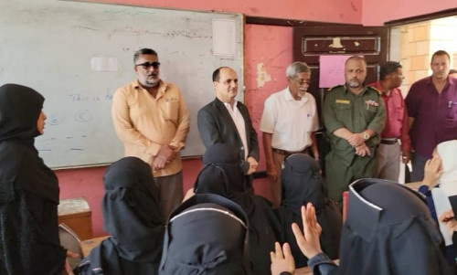 مدير عام دارسعد يدشن فعاليات المركز الصيفي بثانوية زينب علي قاسم.