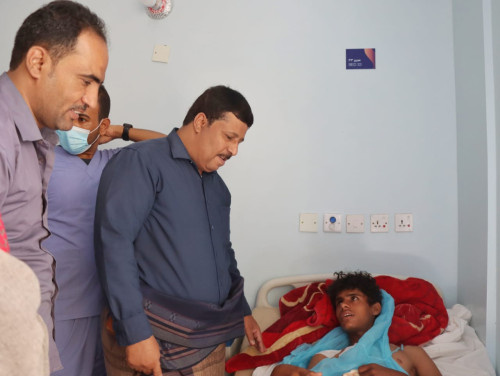 قيادة انتقالي شبوة تطمئن على صحة الجنديين جلعوم وبن عبدالعزيز