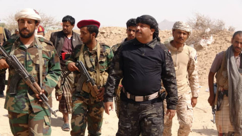 قيادة انتقالي شبوة تتفقد عددا من المواقع العسكرية في المصينعة 