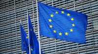المفوضية الأوروبية تقر بصعوبة مواصلة فرض العقوبات ضد روسيا