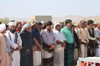 يتقدمهم رئيس تنفيذية انتقالي شبوة.. جموع حاشدة تشارك في تشييع الدكتور عوض الجنيدي