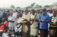 رئيس تنفيذية انتقالي أبين يؤدي صلاة العيد مع جموع المواطنين بمدينة زنجبار