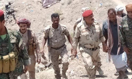 قائد المنطقة العسكرية الرابعة يزور الابطال المرابطين بجبهة كرش