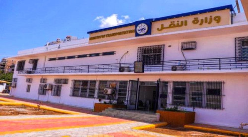 تنفيذاً لتوجيهات الرئيس الزُبيدي.. تمكين هيئة النقل البري من مهامها في موانئ عدن