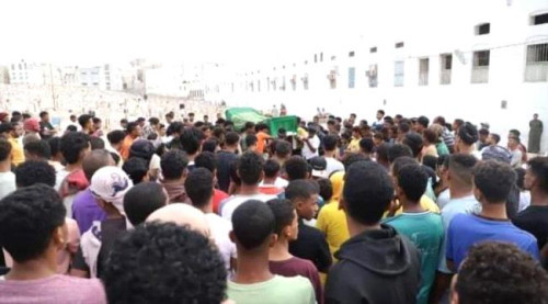 تشييع مهيب لجندي توفي بعد إنقاذه لشخصين من الغرق بحضرموت