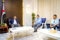 الرئيس الزُبيدي يطّلع على سير العمل بشركة الاستثمارات النفطية والمعدنية