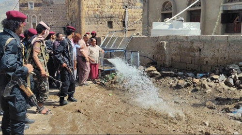 محافظ الضالع يدشن مشروع الشبكة الداخلية للمياه في حي حبيل جباري بمدينة الضالع 