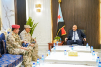 الرئيس الزُبيدي يؤكد على أهمية الحفاظ على الجاهزية العالية للقوات المرابطة في الجبهات الحدودية بأبين