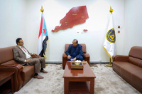 اللواء بن بريك يطلع على دور إدارة مكافحة التهريب في الوادي والصحراء