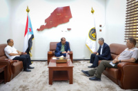 اللواء بن بريك يناقش مع رئيس الغرفة التجارية السُبل الكفيلة بتسهيل عمل المستثمرين في العاصمة عدن