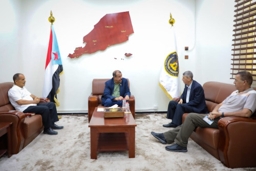 اللواء بن بريك يناقش مع رئيس الغرفة التجارية السُبل الكفيلة بتسهيل عمل المستثمرين في العاصمة عدن