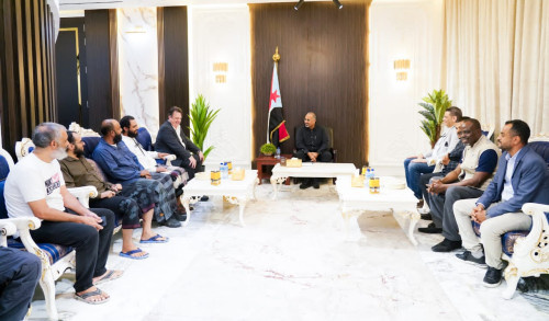 ‏الرئيس الزُبيدي يستقبل موظفي الأمم المتحدة المُفرج عنهم من أيدي تنظيم القاعدة بأبين