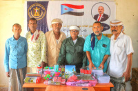 انتقالي حجر يدشن توزيع القرطاسية المدرسية على الأسر الفقيرة