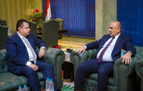 الرئيس الزُبيدي يدعو الحكومة لتكريس جهودها وطاقاتها لانتشال وضع الخدمات