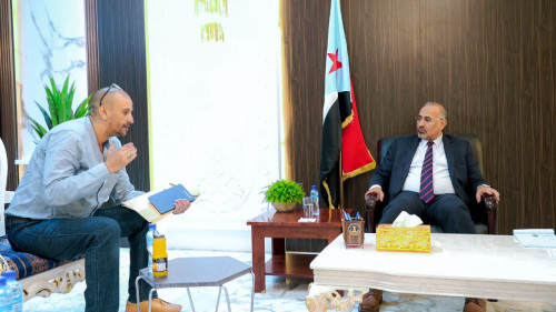 الرئيس الزُبيدي يطّلع على المشاريع المنفذة لتعزيز القدرة الانتاجية لحقول المياه بالعاصمة عدن