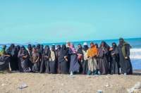 الأمانة العامة تتفقد النساء العاملات في مجال الاصطياد السمكي بمنطقة رأس عمران بالعاصمة عدن