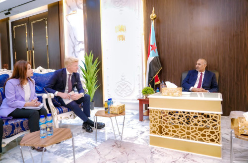 الرئيس الزُبيدي يستقبل مبعوث الأمين العام للأمم المتحدة