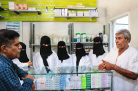 رئيس تنفيذية انتقالي حضرموت يفتتح صيدلية ومختبر عيادة ابن الوليد الخيرية