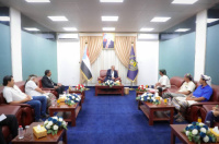 اللواء بن بريك يلتقي رئيس القيادة المحلية لمديرية مكيراس وعددًا من الشخصيات الاجتماعية بالمديرية