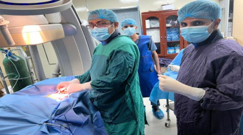 لأول مرة في عدن.. فريق طبي ينجح في زرع جهاز ICD في قلب مريض