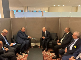 الرئيس الزُبيدي يلتقي بمعية رئيس مجلس القيادة الرئاسي وزير الخارجية المصري سامح شكري