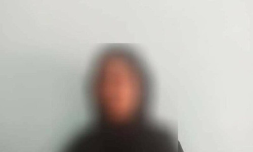 عدن.. شرطة المعلا تلقي القبض على عصابة تمتهن السرقة بحوزتهم مبالغ مالية