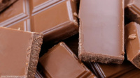 سحب شوكولاتة شهيرة من الأسواق.. تحتوي على "الزجاج"