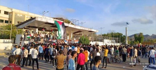 مظاهرات شعبية واسعة في العاصمة عدن تضامنًا مع الشعب الفلسطيني