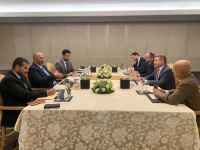 الرئيس الزُبيدي يناقش مع السفير الأمريكي جهود إحلال السلام في بلادنا