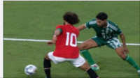منتخب مصر بعشرة لاعبين يتعادل مع الجزائر