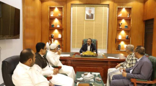 محافظ حضرموت يرأس اجتماعًا لمناقشة سُبل الدفع بالاستثمار وتحسين قطاع الكهرباء