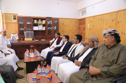 رئيس تنفيذية انتقالي المهرة يلتقي مدير عام مديرية شحن