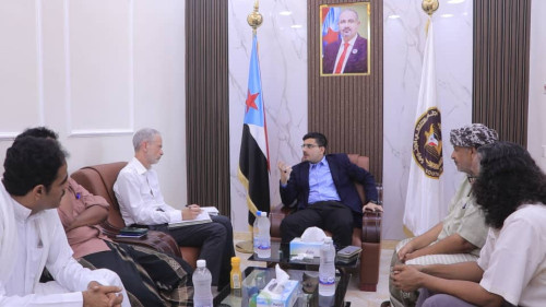 رئيس تنفيذية انتقالي المهرة يلتقي الباحث السياسي البريطاني باتريك
